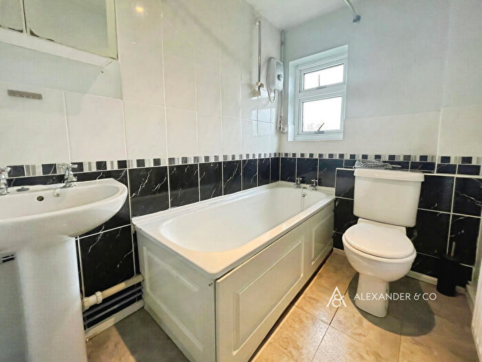 2 Bedroom Apartment To Rent In Lodden Close, Bicester, OX26