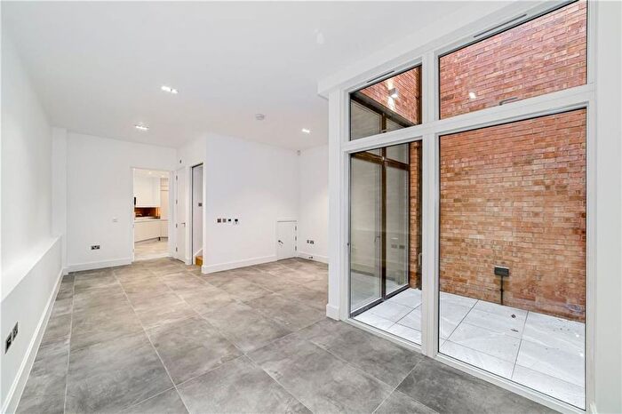 3 Bedroom Property To Rent In Penrose Mews, London, SW6