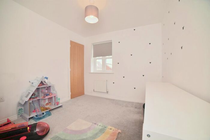 4 Bedroom Detached House For Sale In Swallow Drive, Wymondham, NR18