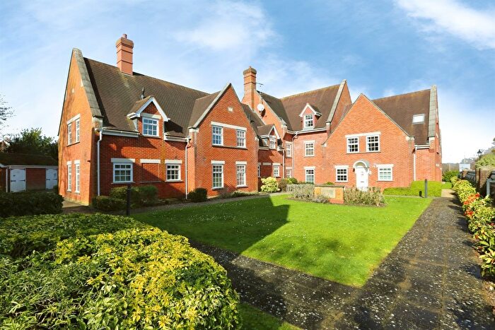 2 Bedroom Flat For Sale In Old School Court, Fareham, PO16