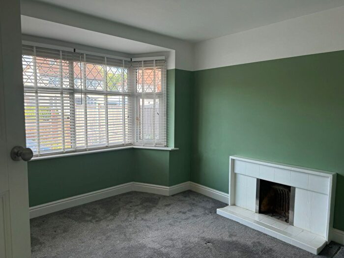 3 Bedroom Maisonette To Rent In Squirrels Heath Road, Romford, RM3