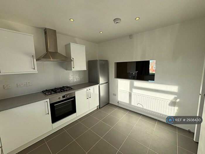 3 Bedroom Flat To Rent In Chapel House, Newcastle Upon Tyne, NE5