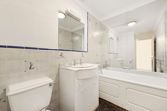 1 Bedroom Flat To Rent In Nine Elms Lane, London, SW8