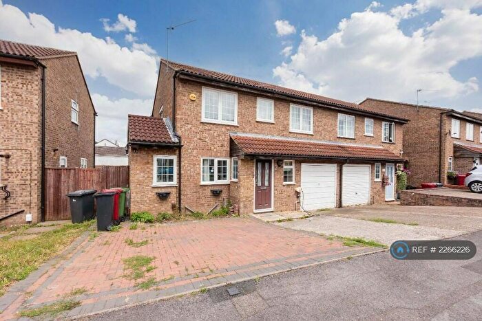 4 Bedroom Semi-Detached House To Rent In Sandringham Court, Slough, SL1
