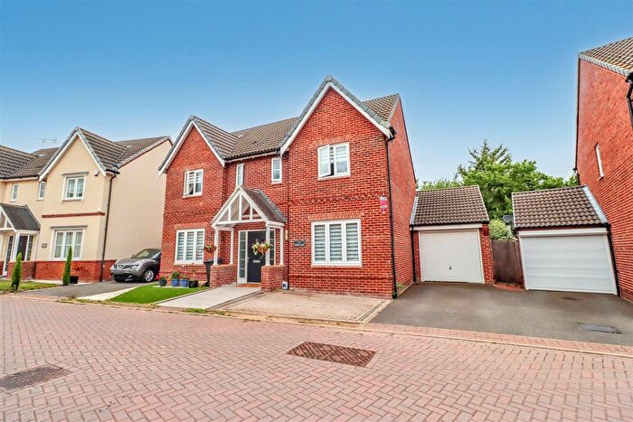 4 Bedroom Detached House For Sale In Maple Lane, Wickford, SS11