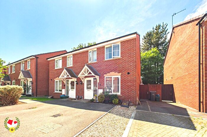 3 Bedroom Semi Detached House For Sale In Southrop Road Kingsway, Quedgeley, Gloucester, GL2