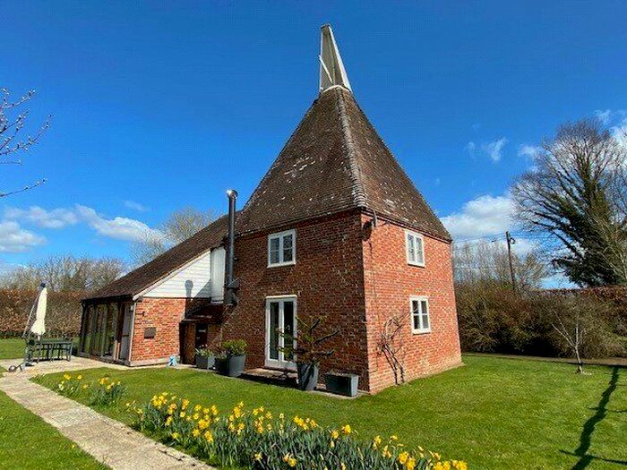 4 Bedroom Detached House For Sale In Goudhurst Road, Marden, Tonbridge, Kent, TN12