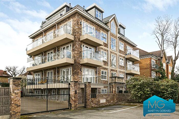 3 Bedroom Apartment For Sale In Freshfield Drive, Southgate, N14