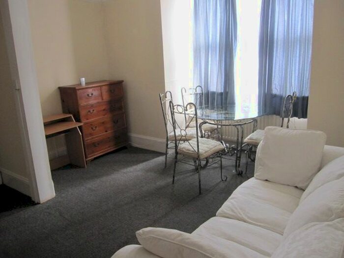1 Bedroom Flat To Rent In Knollys Road, London, SW16