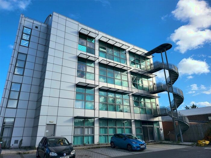 1 Bedroom Flat To Rent In Farnham Road, Slough, Greater London, SL1