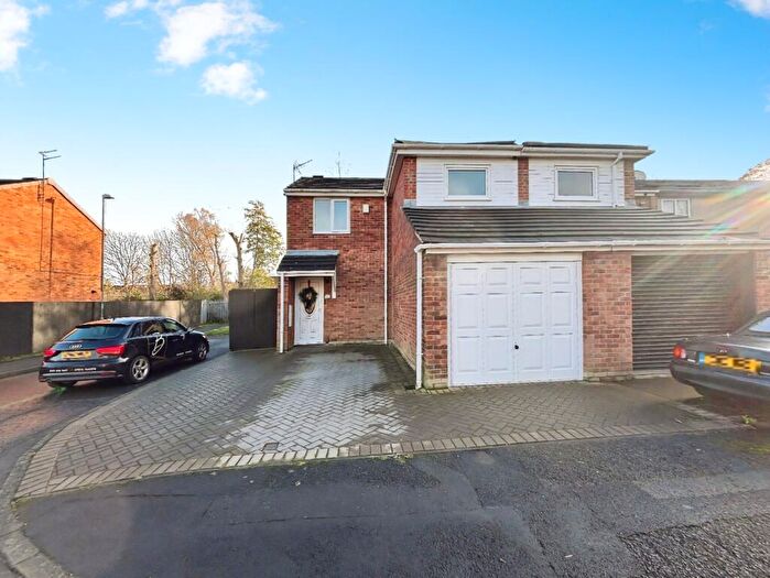 3 Bedroom End Of Terrace House For Sale In Waverdale Way, South Shields, NE33