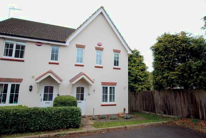 3 Bedroom Semi-Detached House To Rent In Oakhill Chase, Crawley RH10