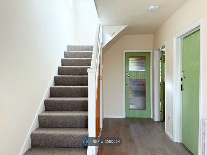 3 Bedroom Semi-Detached House To Rent In Kynaston Road, Bromley, BR1