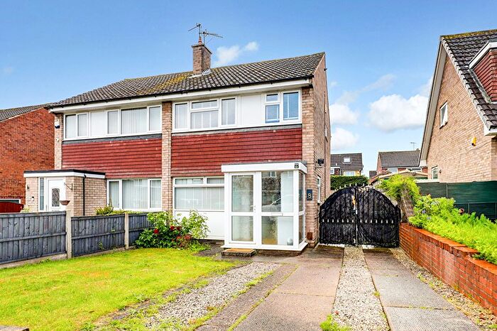 3 Bedroom Semi Detached House For Sale In Bean Close, Nottingham, NG6