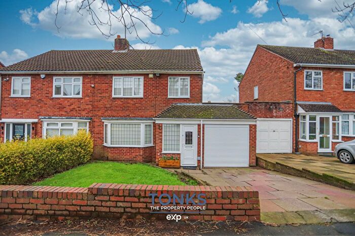 3 Bedroom Semi-Detached House For Sale In Willowsbrook Road, Halesowen, B62