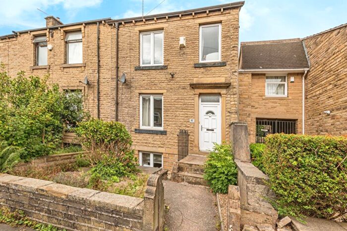 4 Bedroom End Of Terrace House For Sale In Eldon Road, Huddersfield, HD1