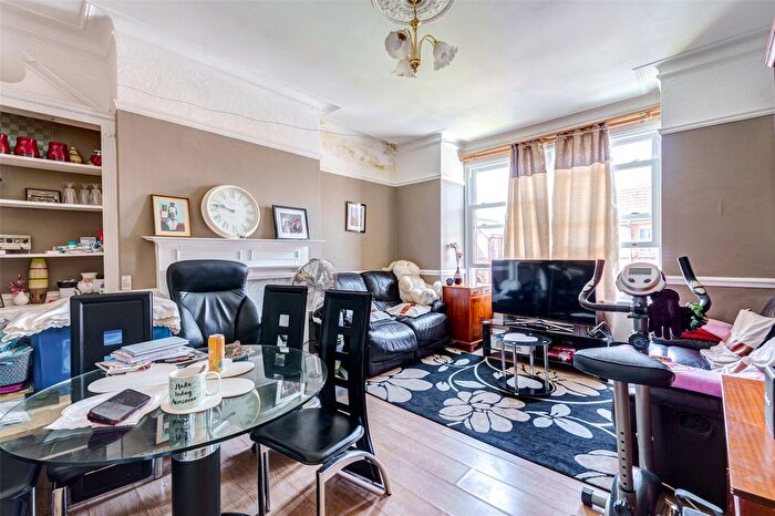 2 Bedroom Flat For Sale In Salisbury Road, Worthing, West Sussex, BN11