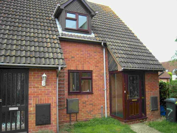 2 Bedroom End Of Terrace House To Rent In Allerton Close, Rochford, SS4