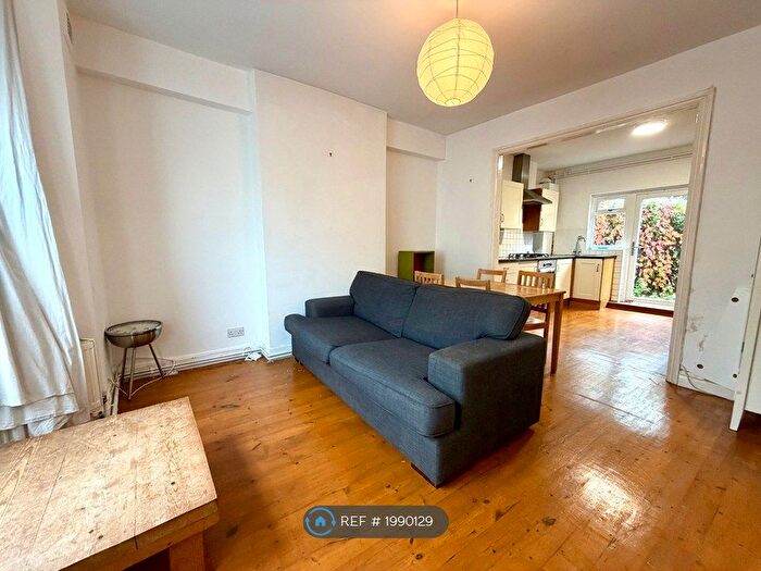 2 Bedroom Flat To Rent In Brookmill Road, London, SE8