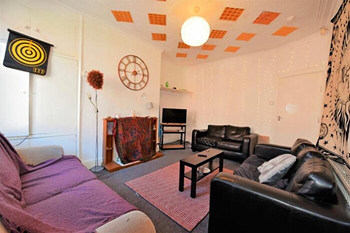 5 Bedroom House To Rent In Hessle Terrace, LS6