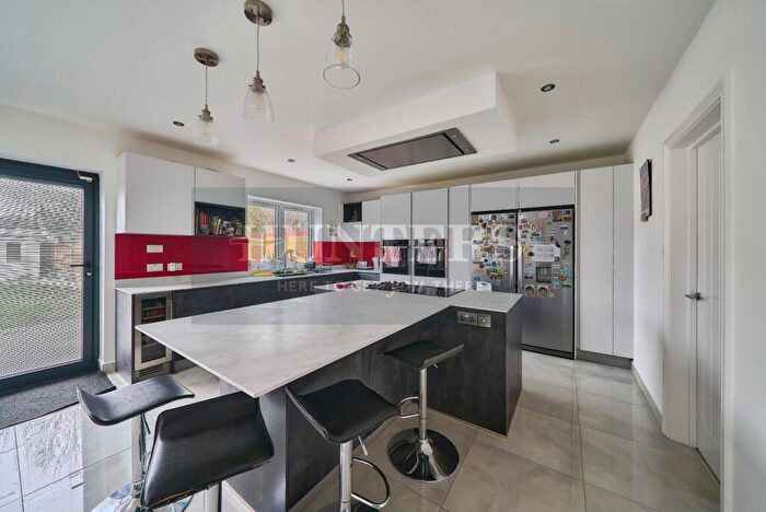 6 Bedroom Semi-Detached House To Rent In Pinner Park Avenue, Harrow, HA2