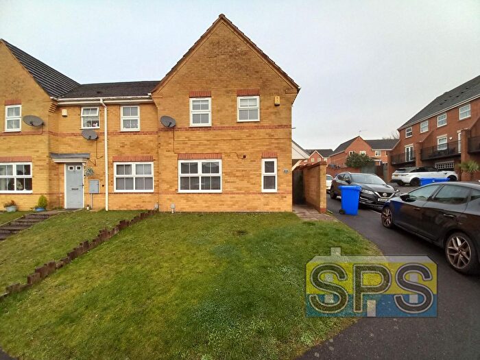 3 Bedroom End Of Terrace House To Rent In Hayeswood Grove, Stoke-On-Trent, ST6