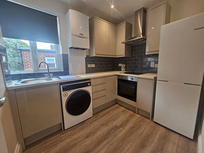 2 Bedroom Flat To Rent In Selsdon Parade, Addington Road, South Croydon, Surrey, CR2
