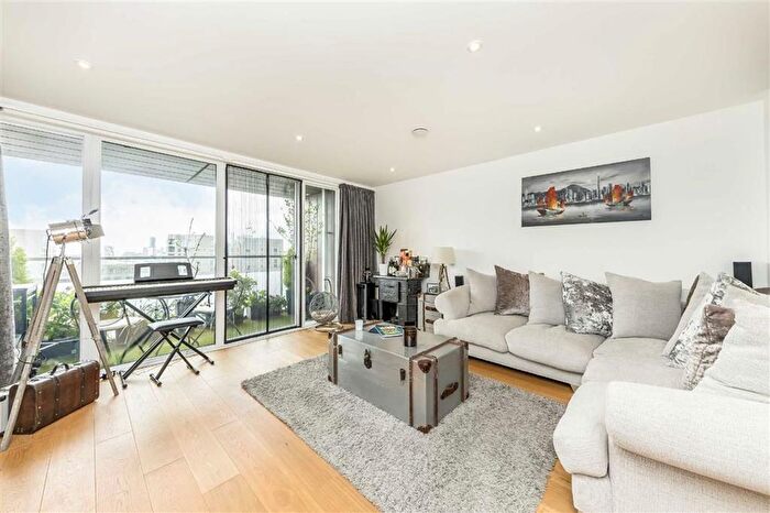 3 Bedroom Flat For Sale In Peartree Way, Greenwich, SE10