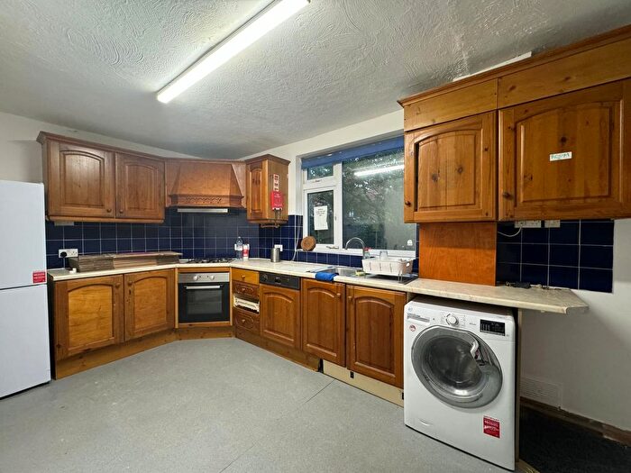 5 Bedroom Semi-Detached House To Rent In Culverden Road, Watford, WD19