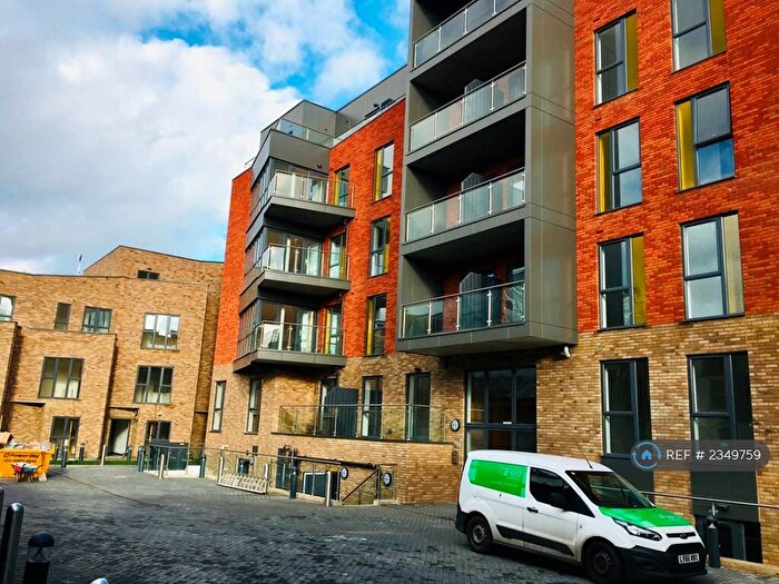 Studio To Rent In Waleorde Road, London, SE17