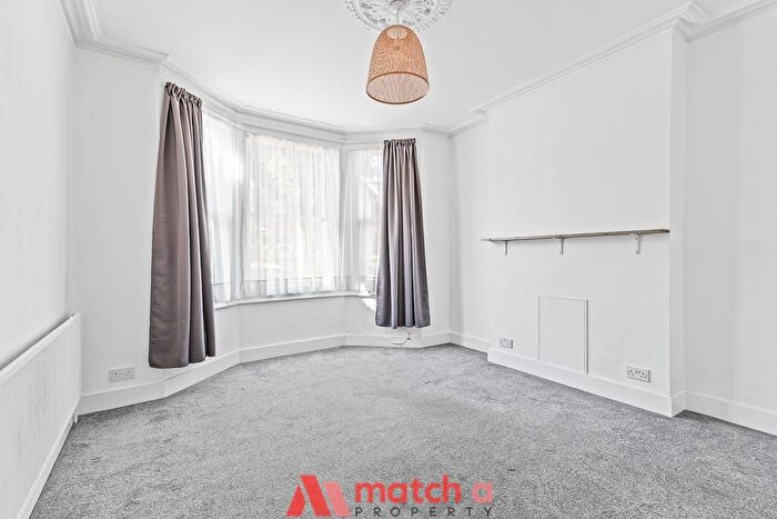 1 Bedroom Flat To Rent In Murray Road, Ealing, London, W5