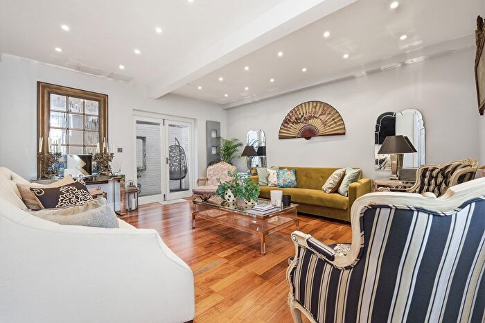 3 Bedroom Terraced House For Sale In Oldbury Place, London, W1U