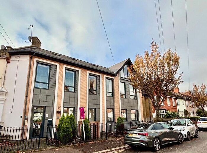2 Bedroom Flat To Rent In A Willow Street, London, E4