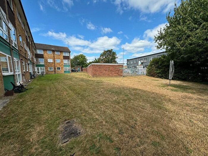 2 Bedroom Ground Maisonette For Sale In Shepherds Close, Chadwell Heath, RM6