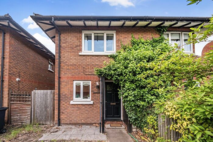 2 Bedroom Detached House To Rent In Bonner Hill Road, Kingston Upon Thames, Surrey, KT1
