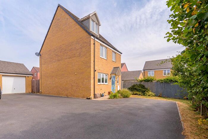 4 Bedroom Detached House For Sale In Harrington Road, Desborough, Kettering, NN14