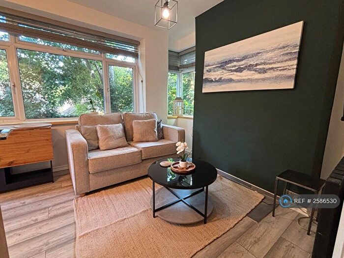 2 Bedroom Flat To Rent In Grosvenor Court, Bournemouth, BH1