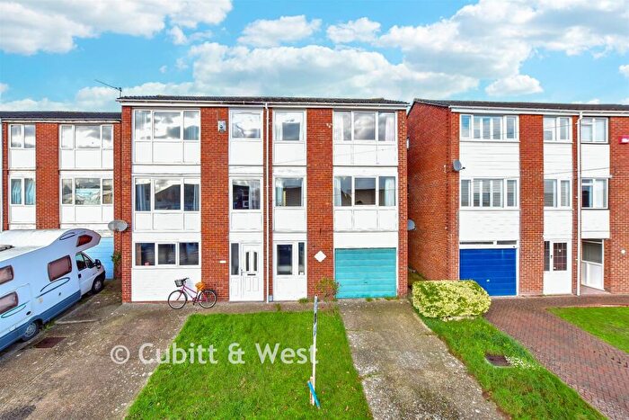 4 Bedroom Town House For Sale In Old Rectory Road, Portsmouth, Hampshire, PO6