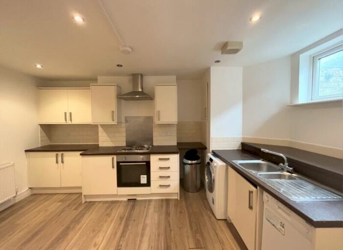 6 Bedroom Property To Rent In Ridgeway Terrace, Woodhouse, Leeds, LS6