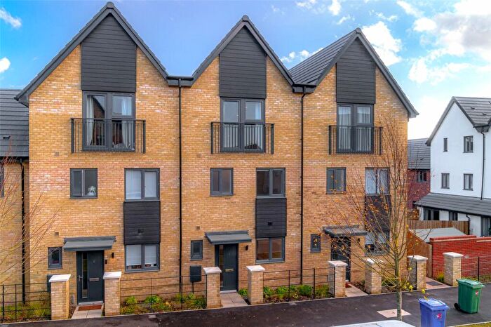 3 Bedroom House To Rent In Buckler Ride, Crowthorne, Berkshire, RG45