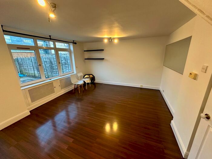 3 Bedroom Terraced House To Rent In Turnpike Close, London, SE8