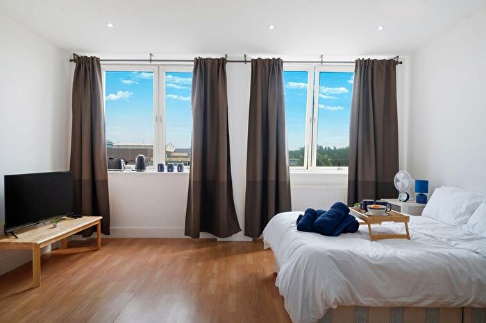 Block Of Flats To Rent In Studio House, Shenley Road, Borehamwood, WD6