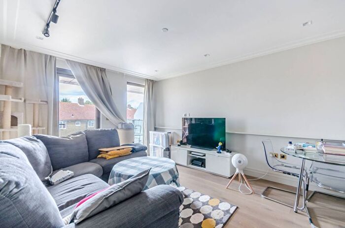 2 Bedroom Flat For Sale In Crisp Road, Hammersmith, London, W6