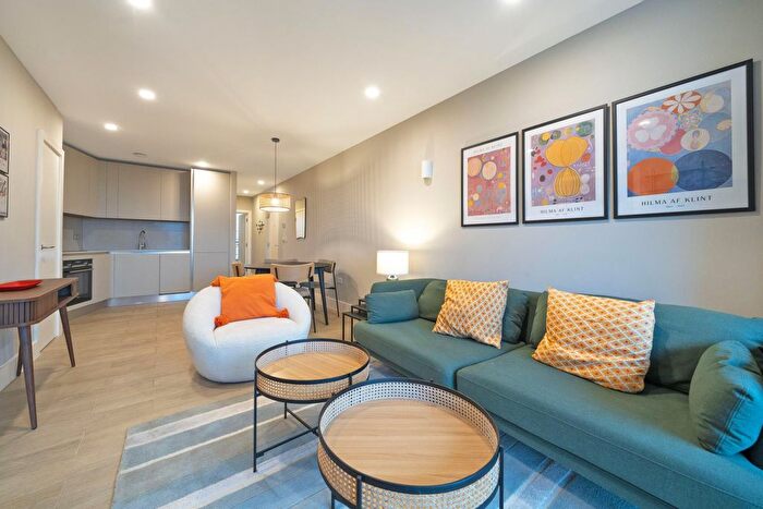 2 Bedroom Flat To Rent In Wyvil Road, Nine Elms, London, SW8