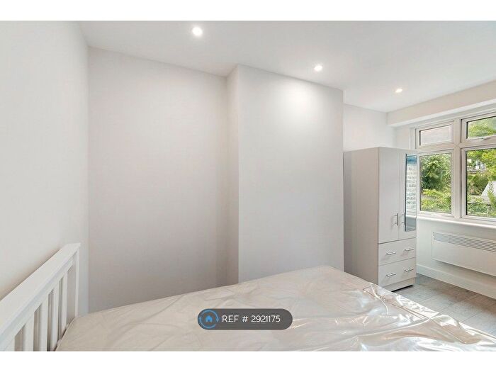 Studio To Rent In Lansdowne Road, Hounslow, TW3