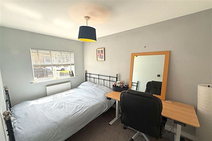 2 Bedroom End Of Terrace House To Rent In Lyminton Lane, Rotherham, S60