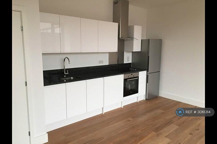1 Bedroom Flat To Rent In Cornwall House, Slough, SL1