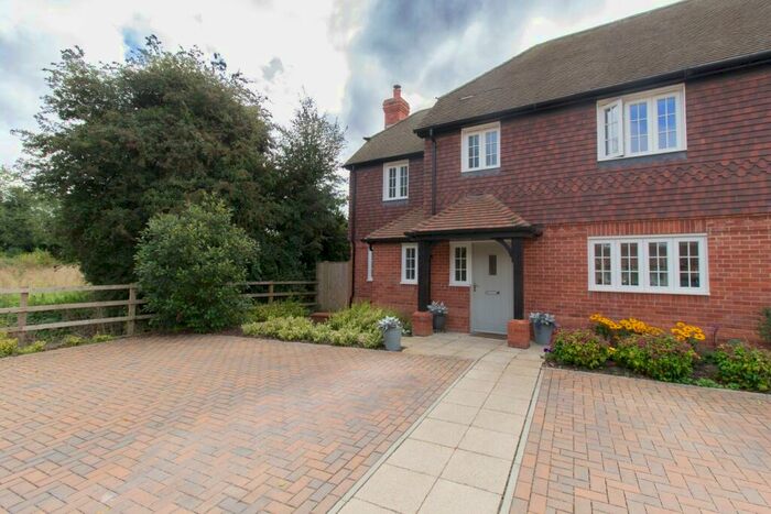 4 Bedroom Semi-Detached House To Rent In Jolly Miller Close, North Warnborough, Hook, RG29