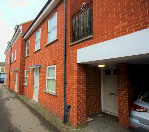 2 Bedroom Apartment To Rent In Avenue Road, Brentwood, Essex, CM14