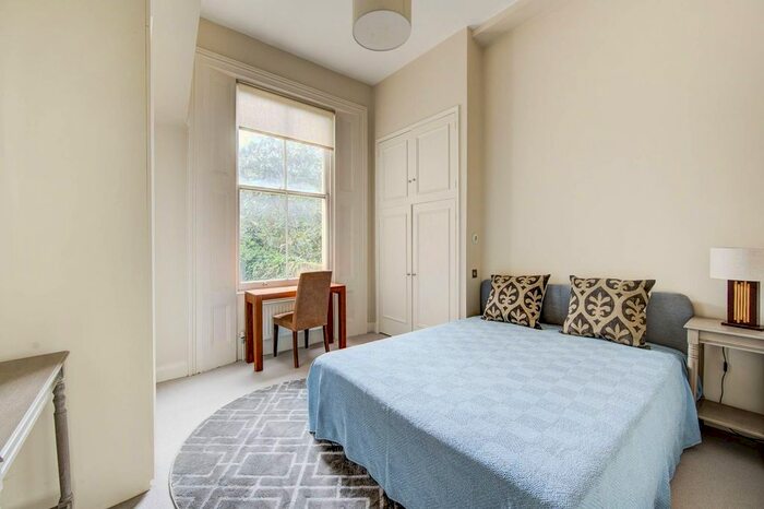 2 Bedroom Flat To Rent In Eardley Crescent, Earls Court, London, SW5